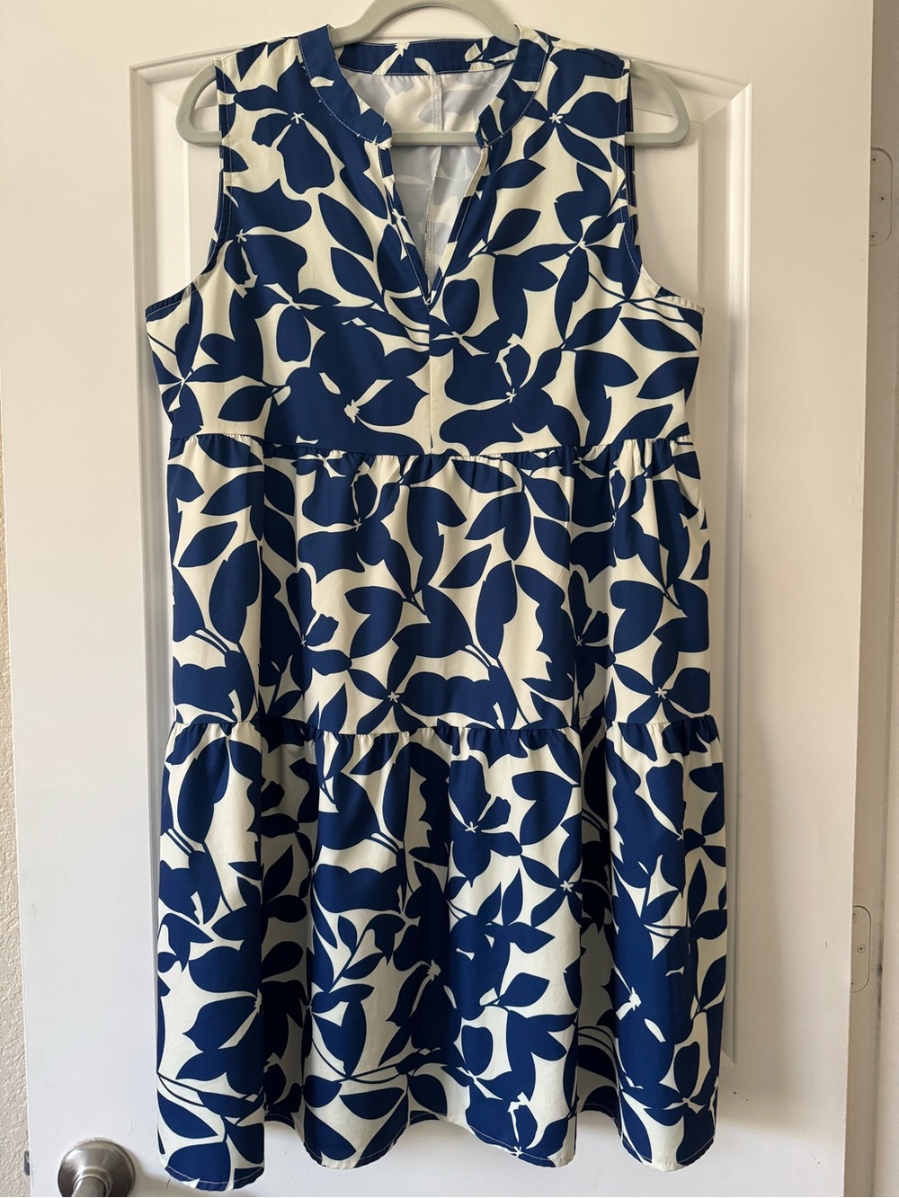SHEIN Navy and White Sleeveless Floral Tiered Mini Dress